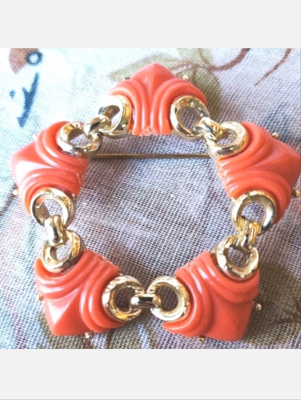 Coral Molded Plastic Gold Tone Star Shaped Brooch Large Statement Pin Unsigned